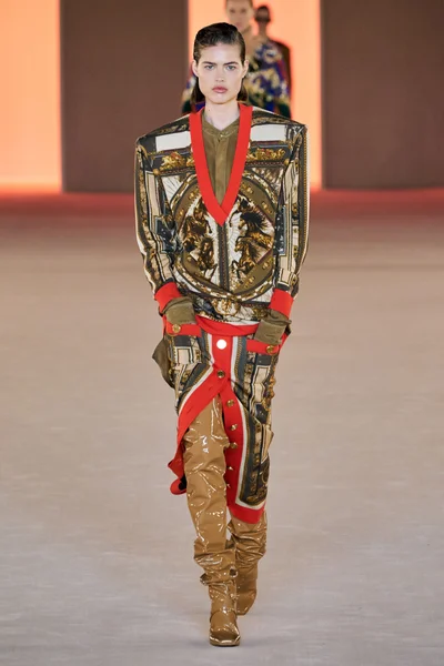 Look 18
